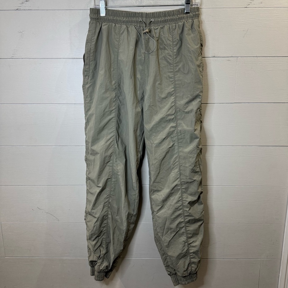 Wilo The Label | Parachute Jogger Pants in Sage Green Size Medium